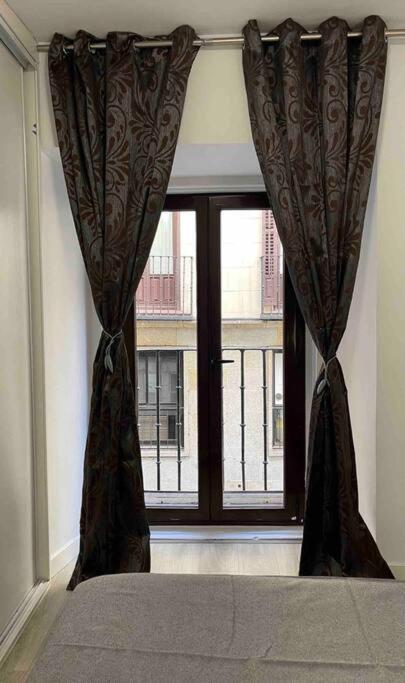 Encantador Apartamento Plaza Mayor Madrid Centro Bagian luar foto